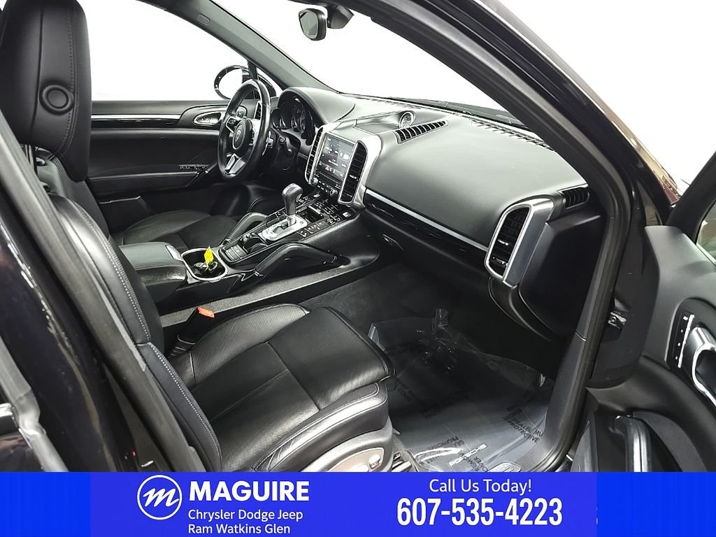 Used 2017 Moonlight Blue Metallic Porsche Base image 19