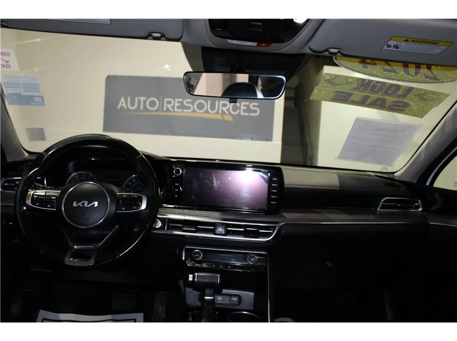 Used 2024 Glacial White Pearl Kia EX image 14