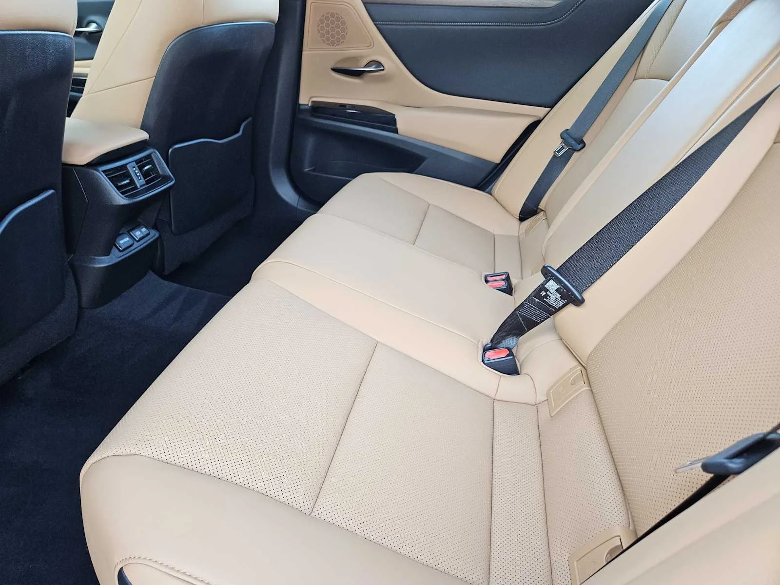 Certified Used 2024 MATADOR RED MICA Lexus  image 22