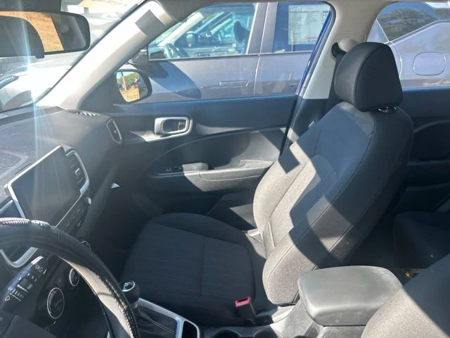 Used 2025 Blue Hyundai SE image 5