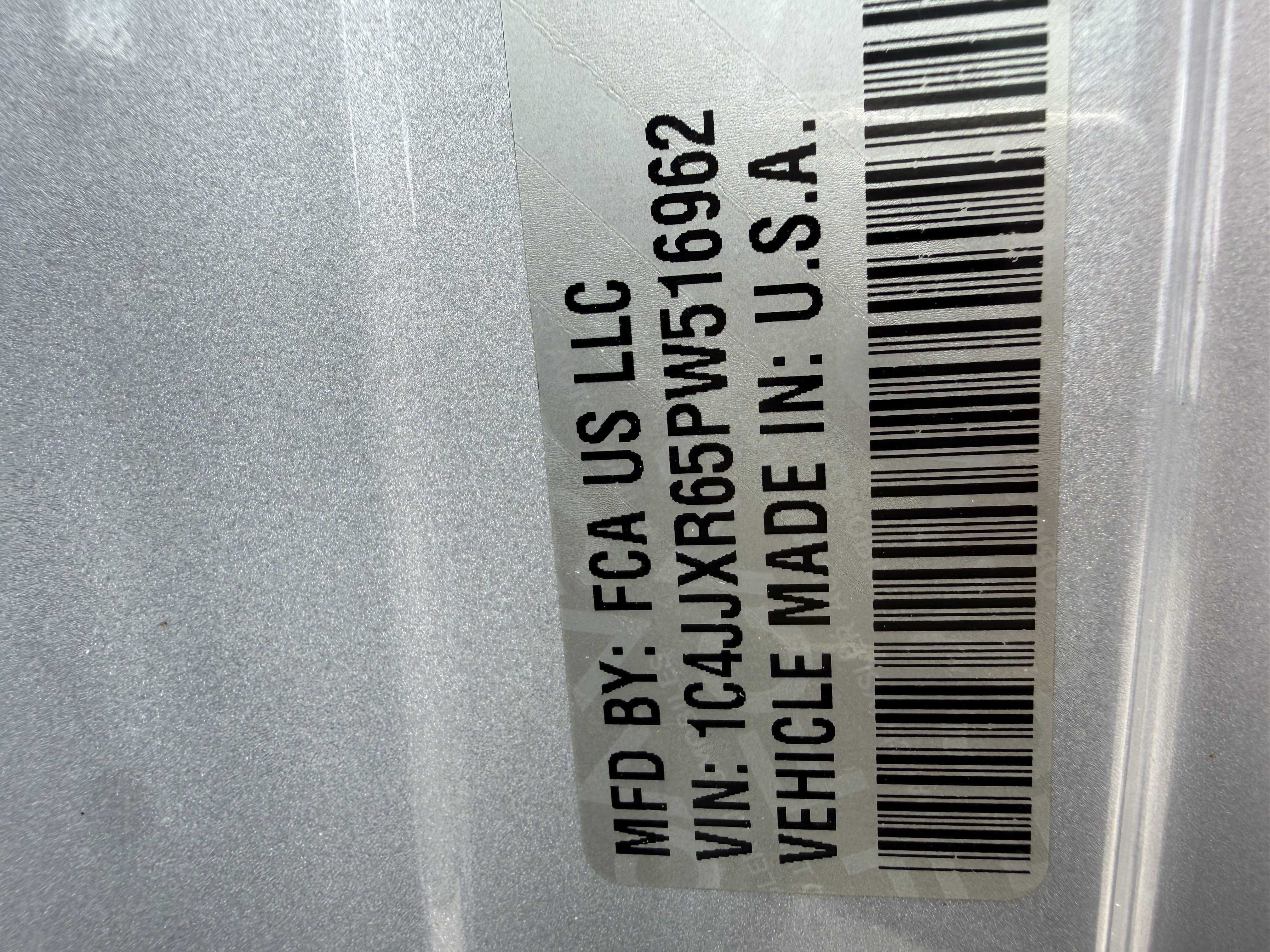 Used 2023 Silver Zynith Clearcoat Jeep  image 33
