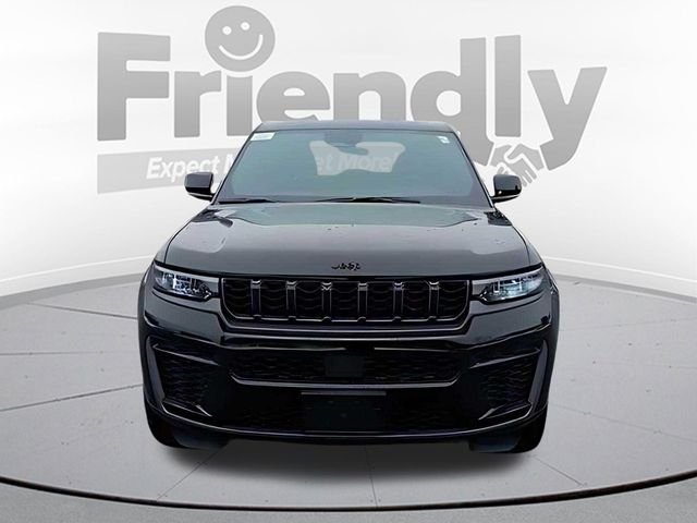 New 2026 Diamond Black Crystal Pearl-Coat Exterior Paint Jeep Altitude image 8