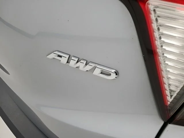 Certified Used 2021 Lunar Silver Metallic Honda LX image 9