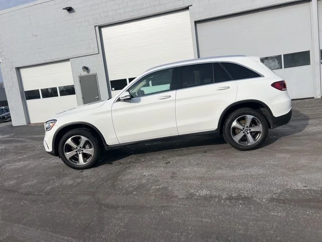 Used 2022 White Mercedes-Benz GLC 300 image 16