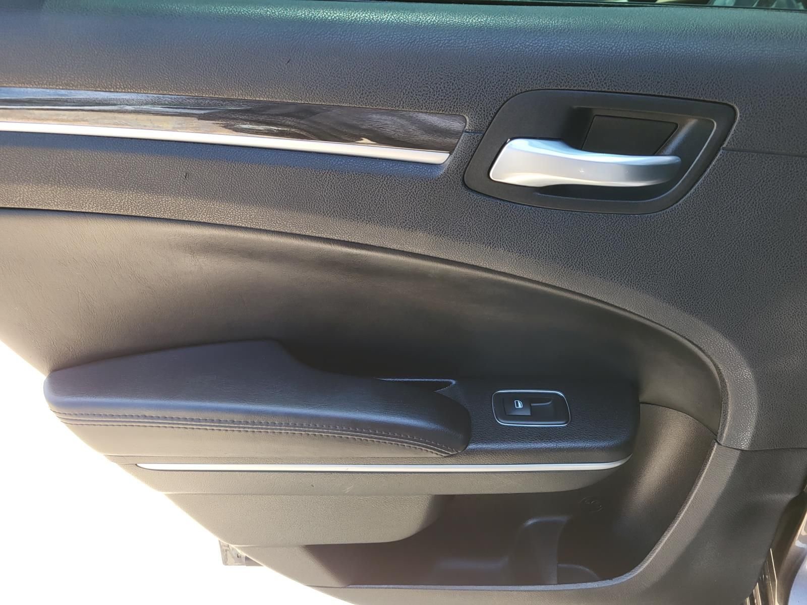 Used 2019 Granite Crystal Metallic Clearcoat Chrysler Touring image 9