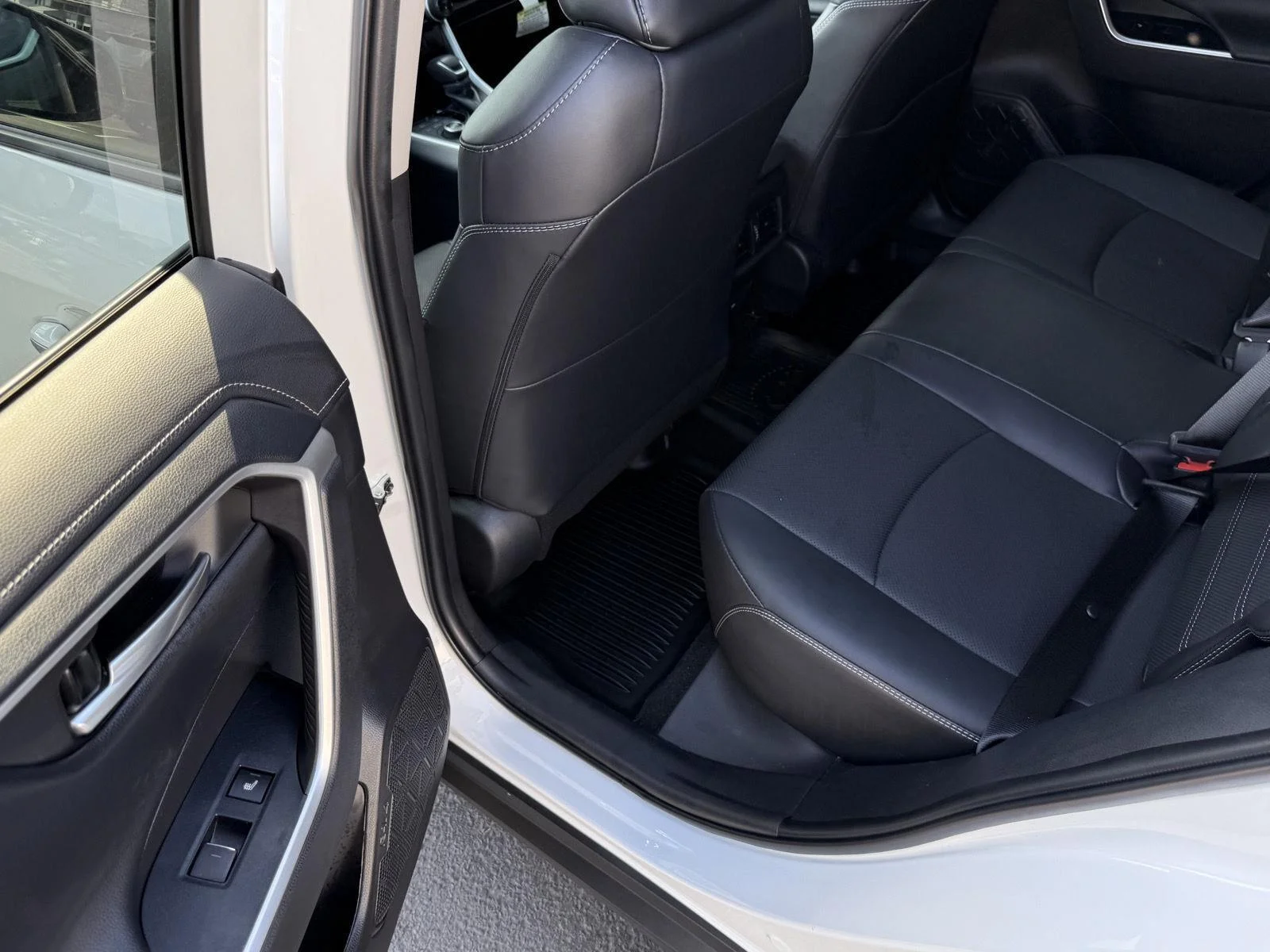 Used 2023 Wind Chill Pearl Toyota Limited image 15