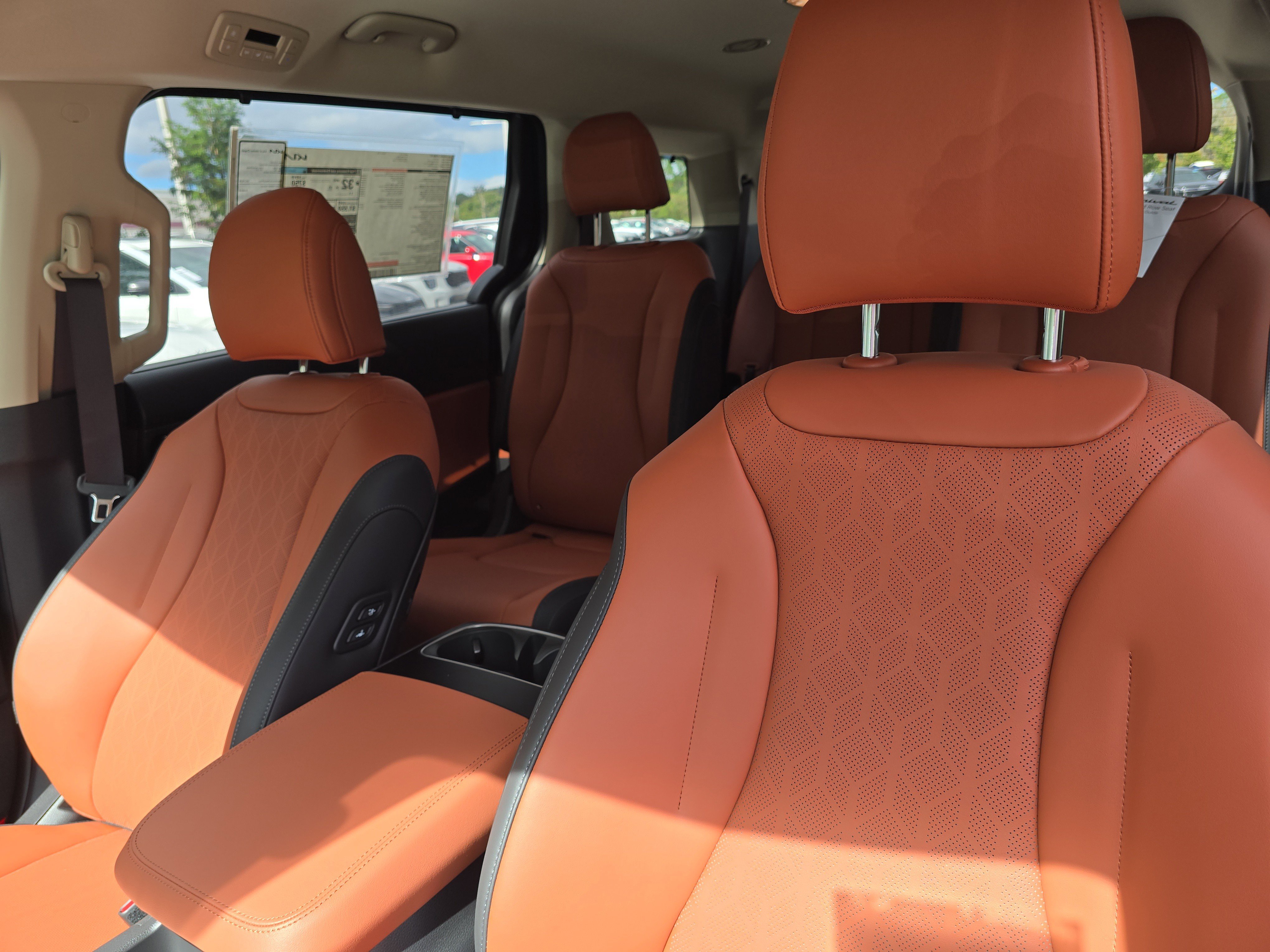 2026 Kia Carnival EX - Photo 25