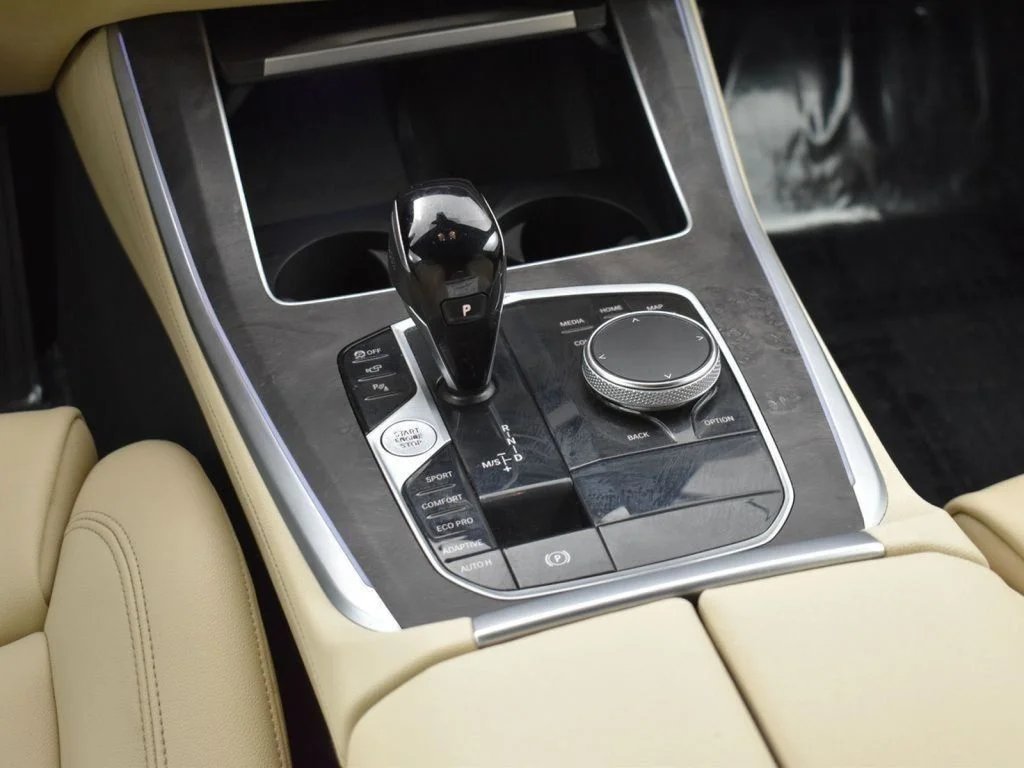 Used 2022 White BMW sDrive40i image 21