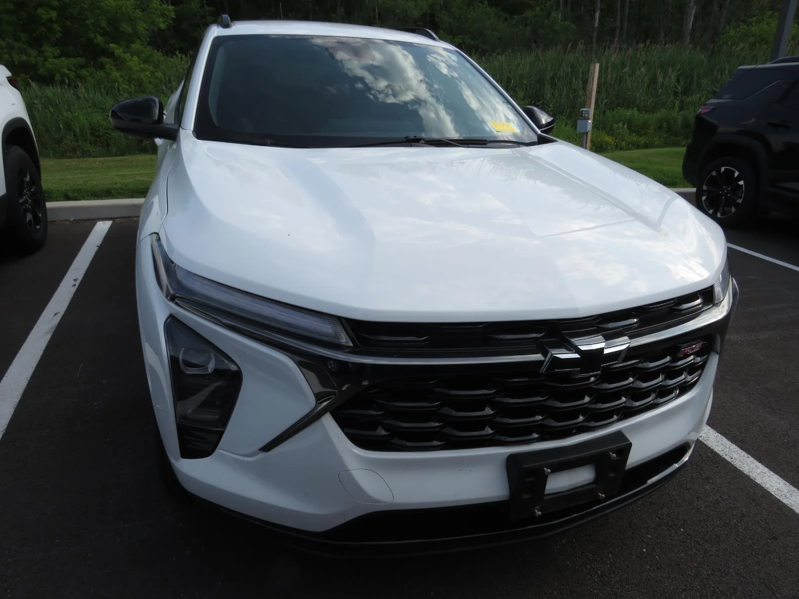 Used 2025 Summit White Chevrolet 2RS image 2