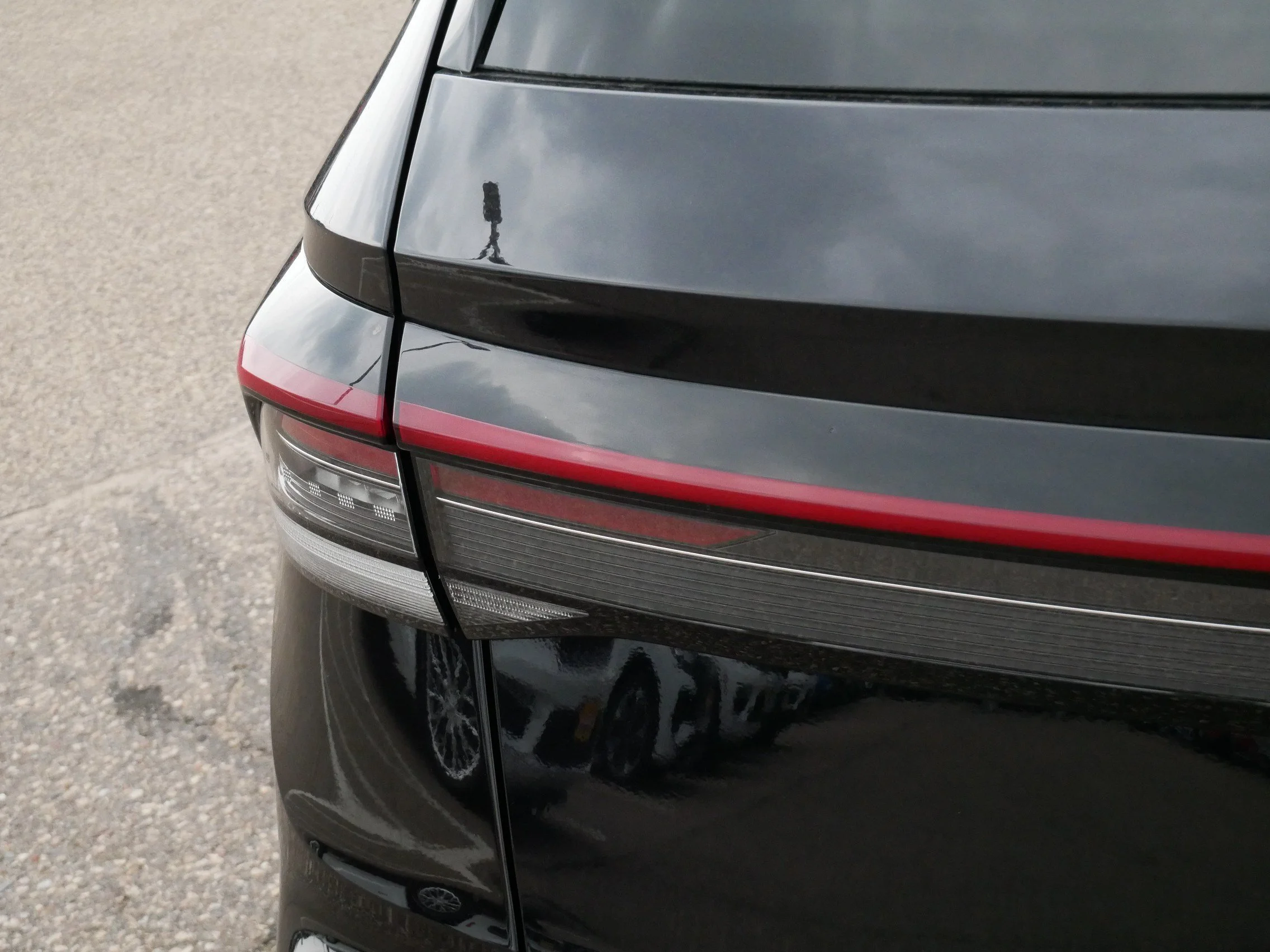 Used 2025 Black Volkswagen SE image 17