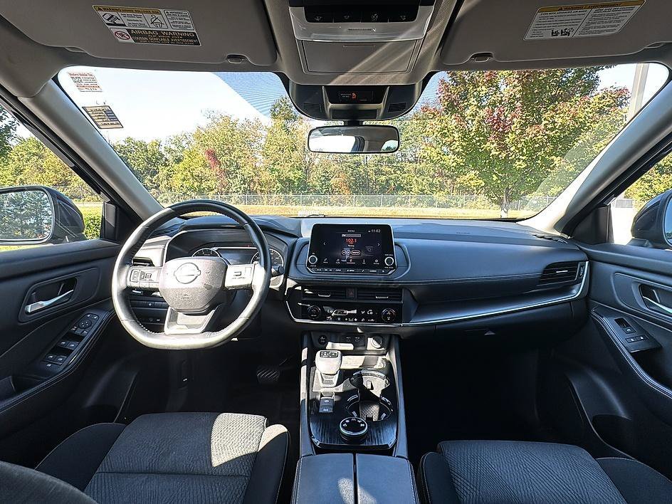 Used 2025 Deep Ocean Blue Pearl Nissan SV image 28