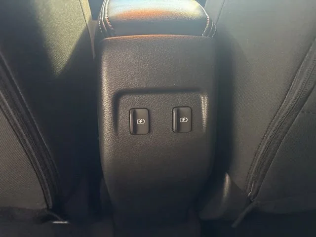 Used 2022  Nissan SR image 6