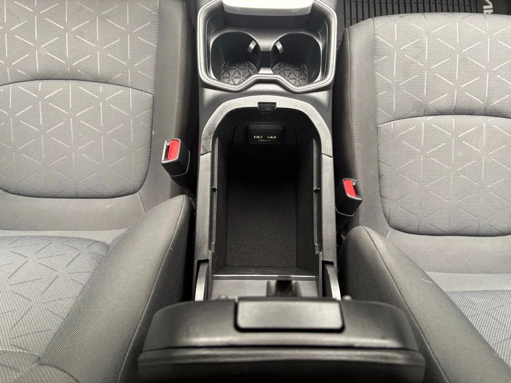 Used 2021 Silver Toyota XLE image 17