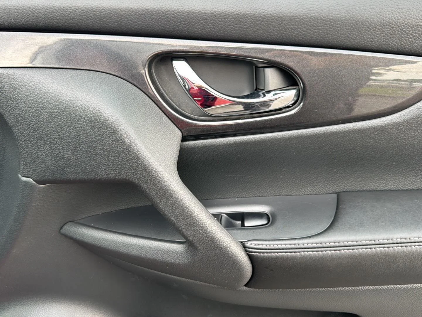 Used 2017 Palatial Ruby Nissan S image 21