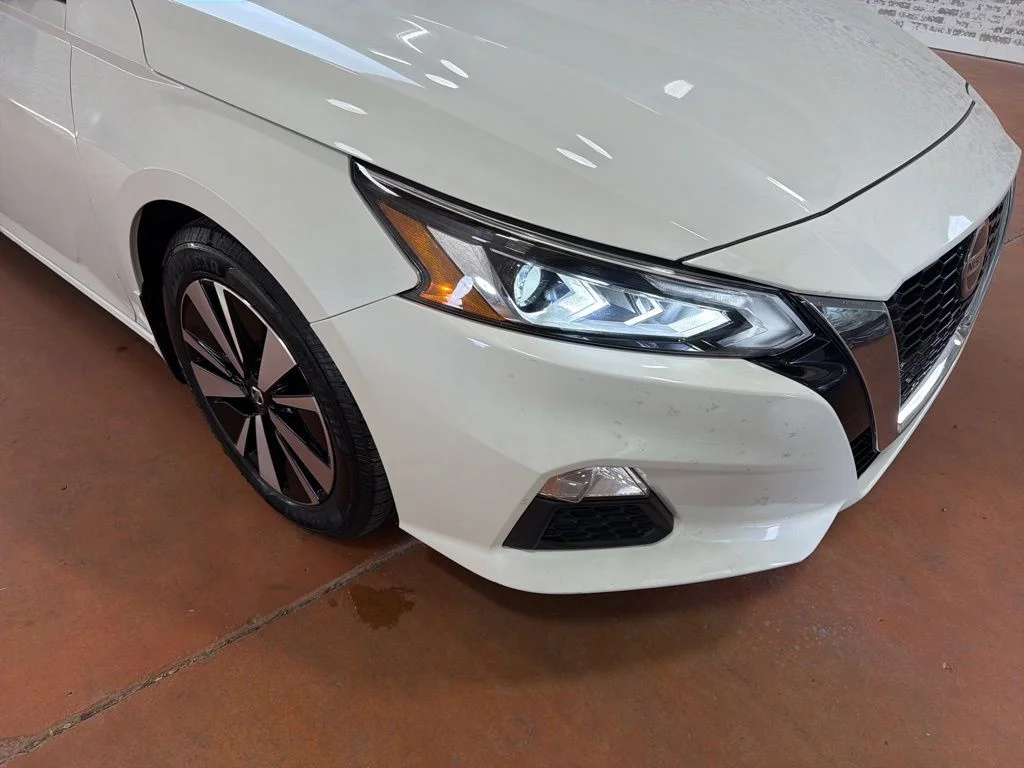 Used 2021 White Nissan 2.5 SV image 9