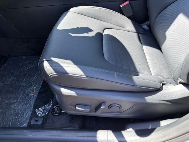 New 2026 Snow White Pearl Kia EX image 12