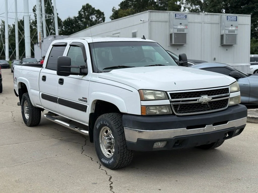 Used 2006 White Chevrolet LT image 4