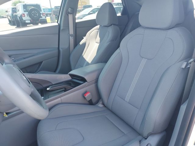 Used 2025 White Hyundai SE image 17