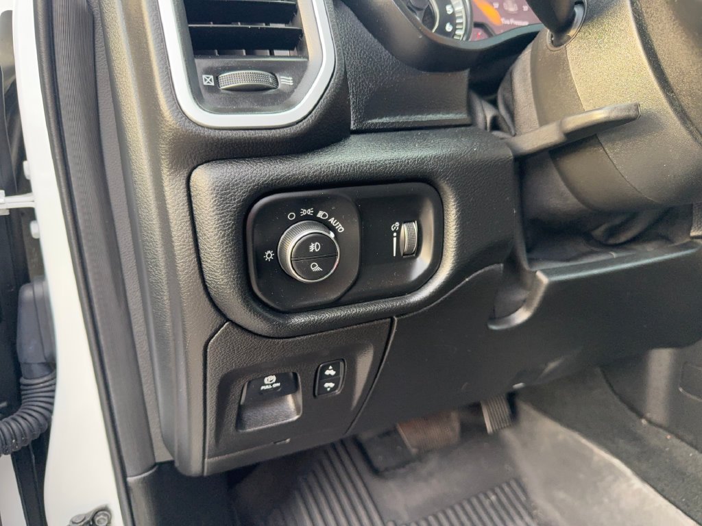 Used 2021 White Ram Big Horn/Lone Star image 14