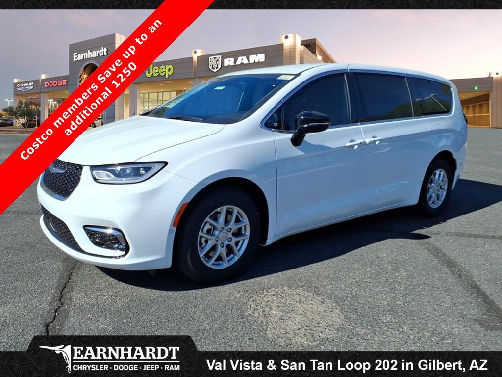 2026 Chrysler Pacifica Select's photo