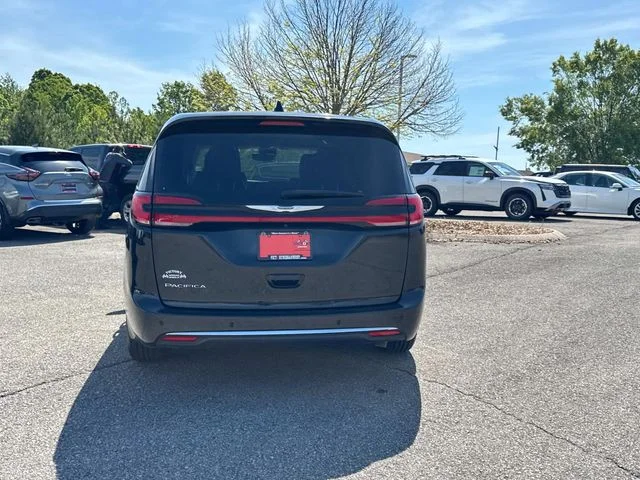 Used 2023 Black Chrysler Touring L image 6
