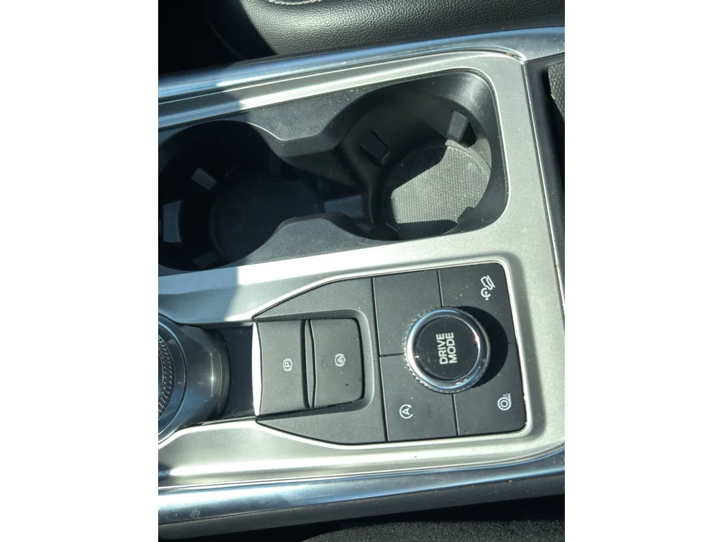 Used 2024 Star White Ford Limited image 22