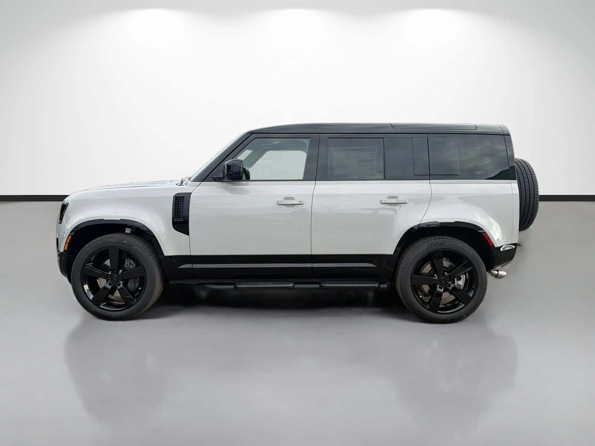 New 2026 Borasco Grey Metallic Land Rover X-Dynamic SE image 2