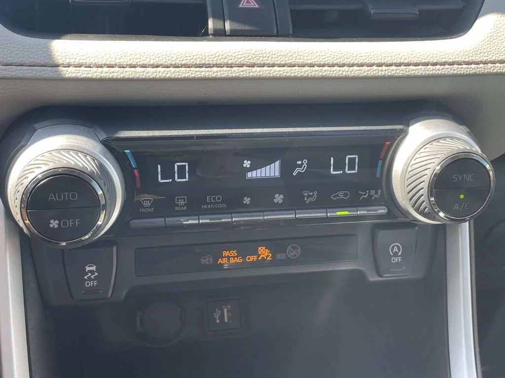 Used 2023  Toyota XLE image 40