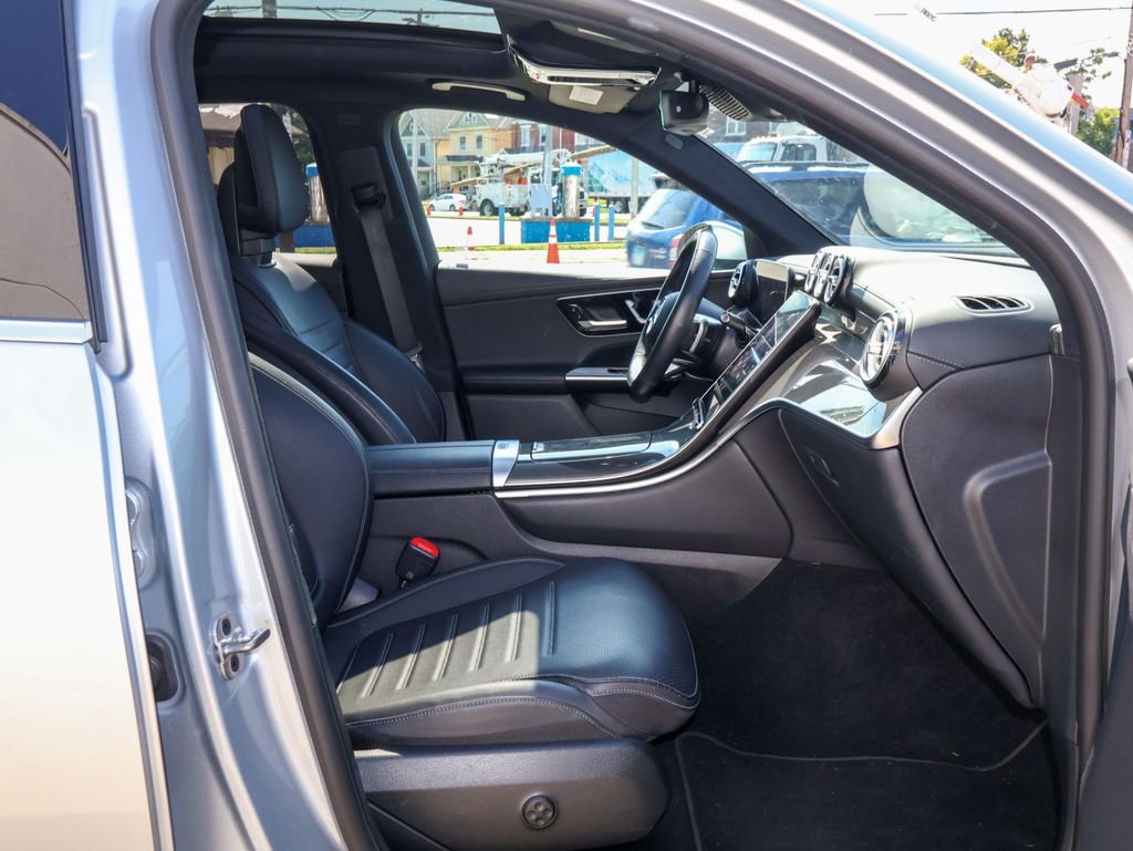 Used 2023 Silver Mercedes-Benz GLC 300 image 29