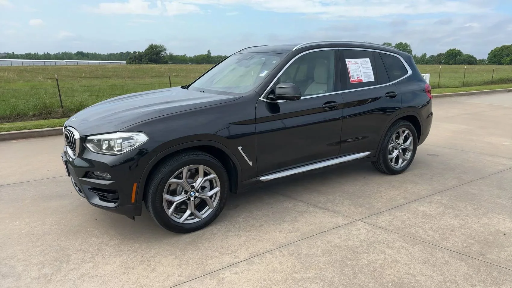 Used 2021 Black Sapphire Metallic BMW xDrive30i image 5