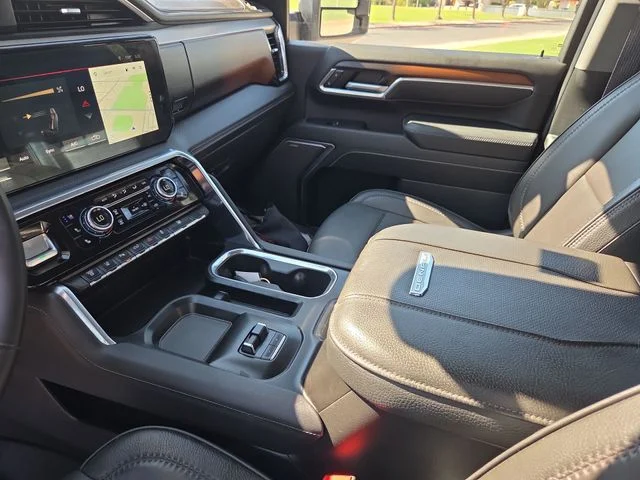 Used 2025 White GMC Denali image 15