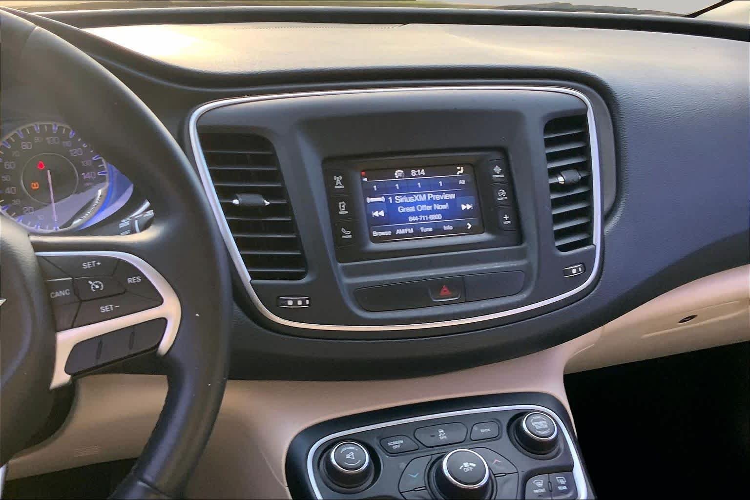 Used 2015 Bright White Clearcoat Chrysler Limited image 6