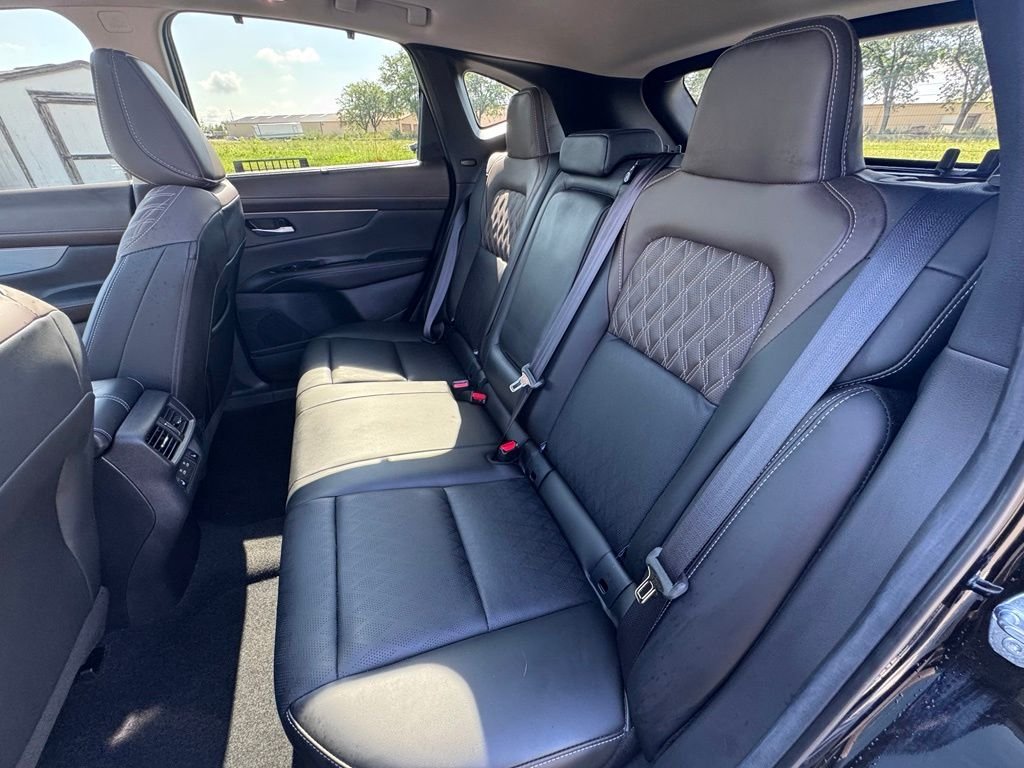 Used 2025 Super Black Nissan Platinum image 8