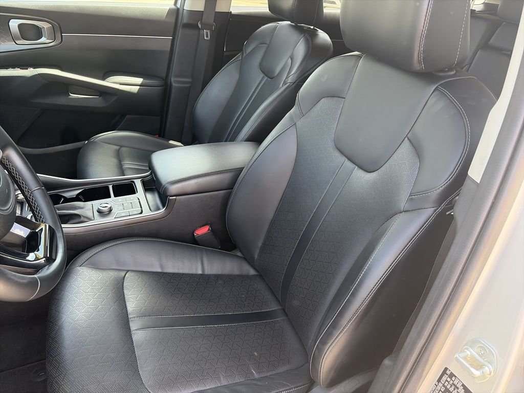 Used 2021 Silver Kia S image 11