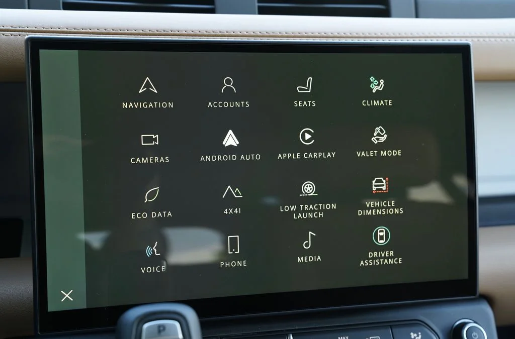New 2026 Carpathian Grey Land Rover X-Dynamic SE image 18