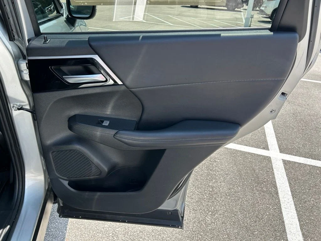 Used 2024 Silver Mitsubishi SE image 46