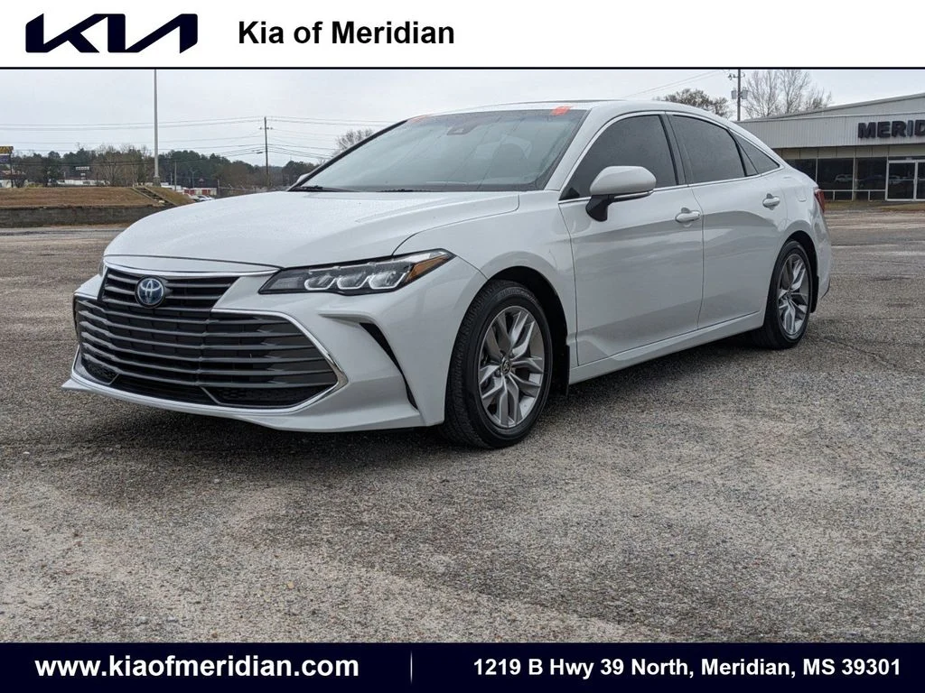 2022 Toyota Avalon XLE Hybrid's photo