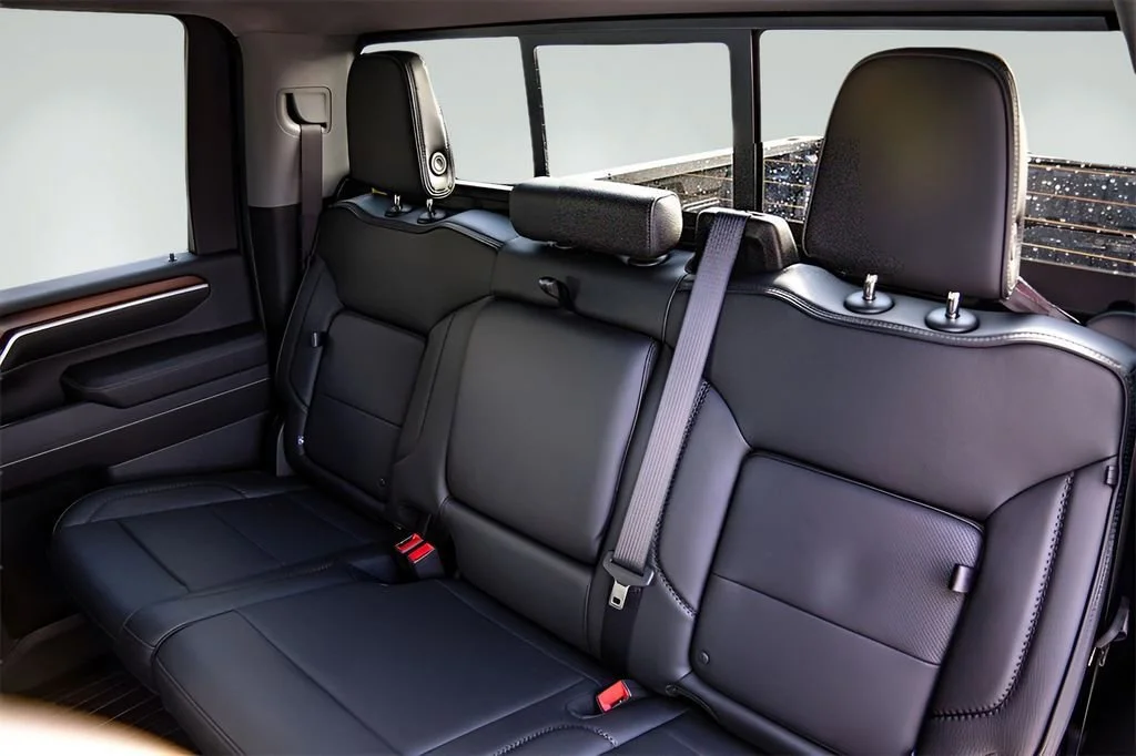Used 2025 Onyx Black GMC Denali image 7