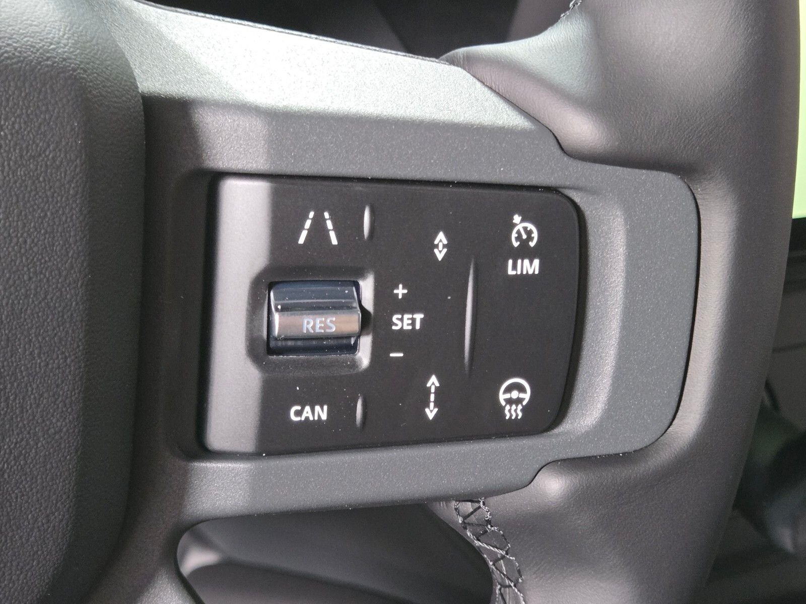 New 2026 Fuji White LAND ROVER X-Dynamic SE image 25