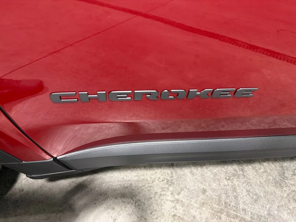 New 2026 Red Hot Pearl-Coat Exterior Paint Jeep Laredo image 11