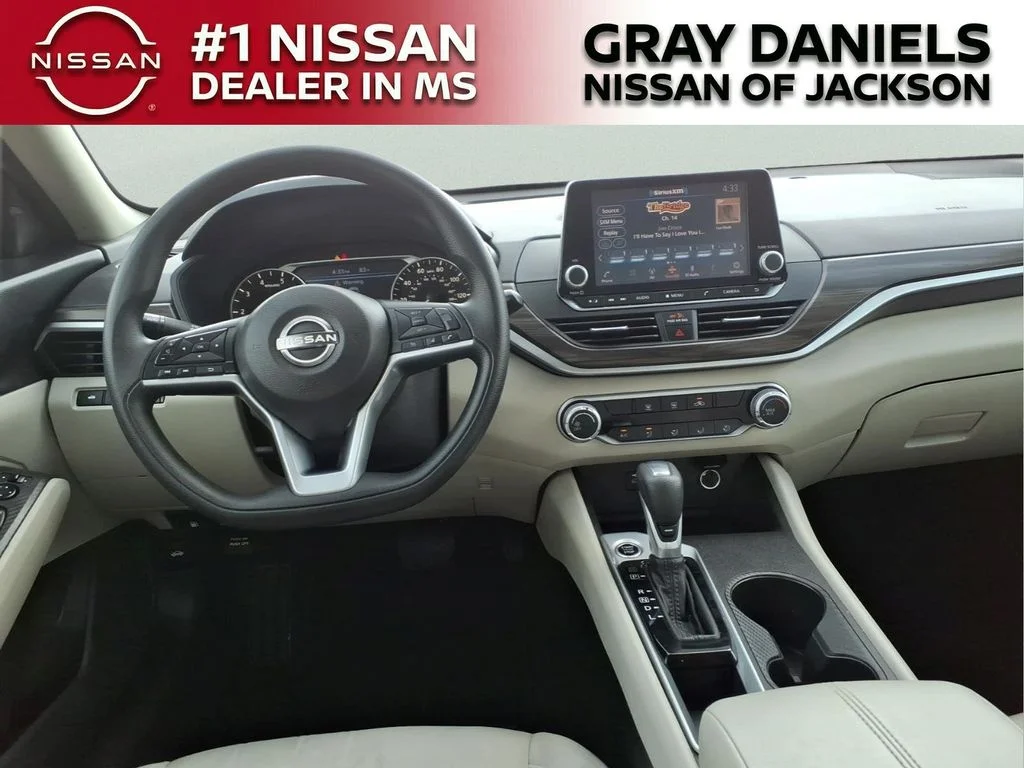 Used 2025 Black Nissan 2.5 SV image 8