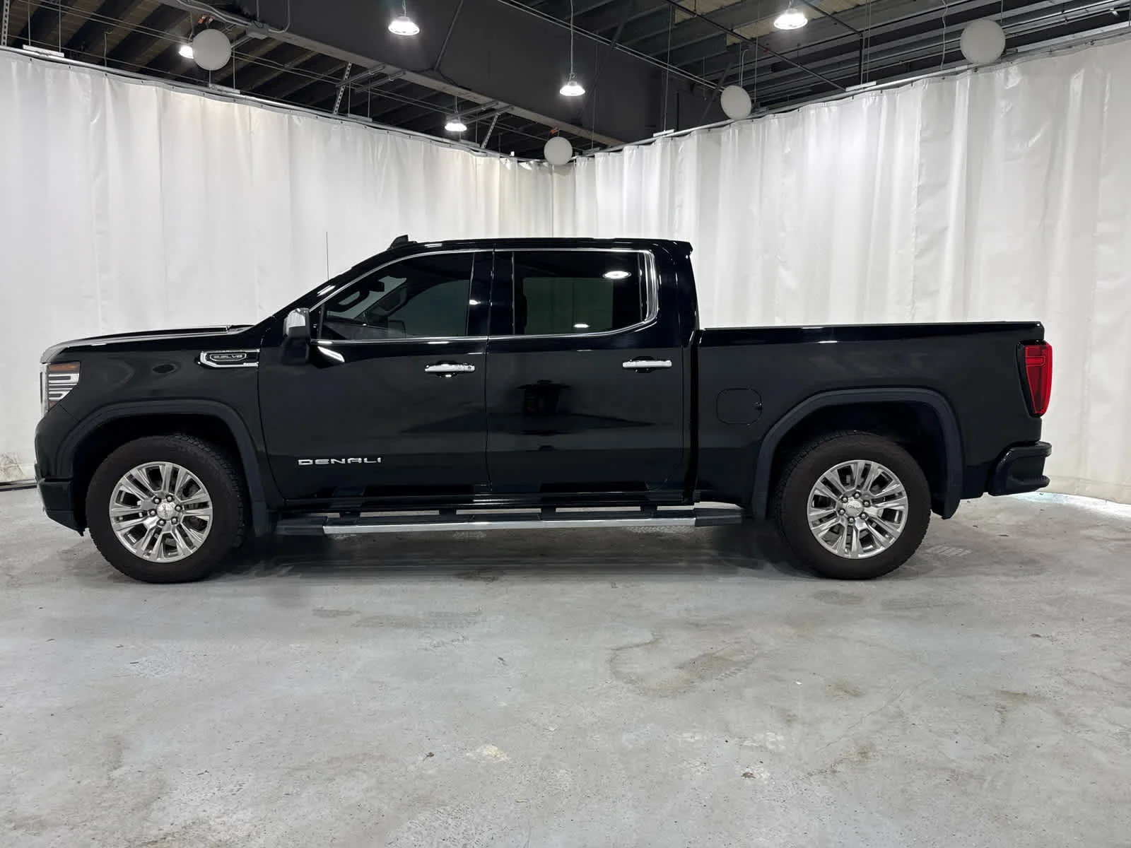 Used 2023 ONYX BLACK GMC Denali image 1