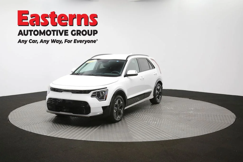 Used 2023 White Kia Wind image 54