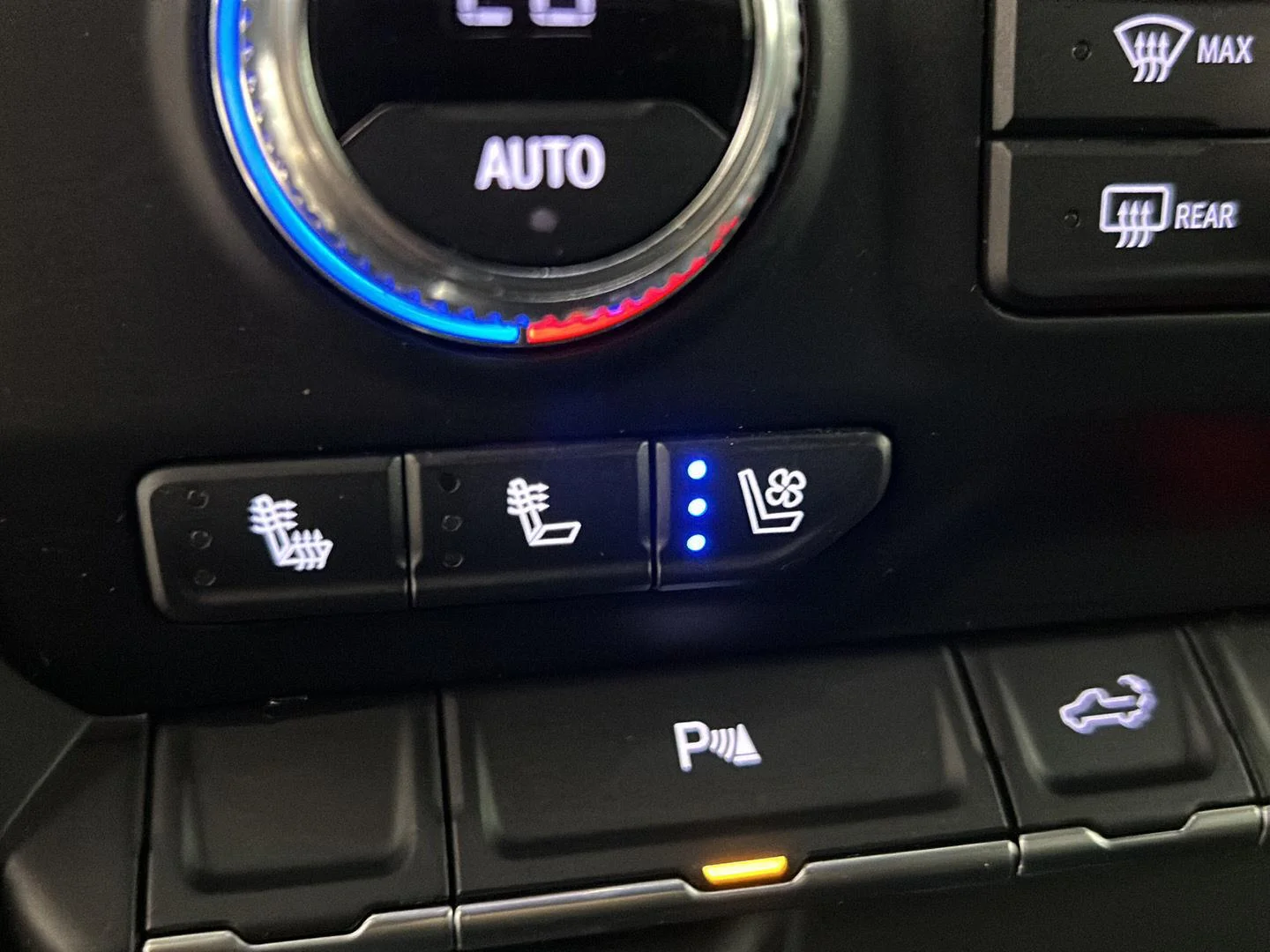 Used 2022 Onyx Black GMC AT4 image 30