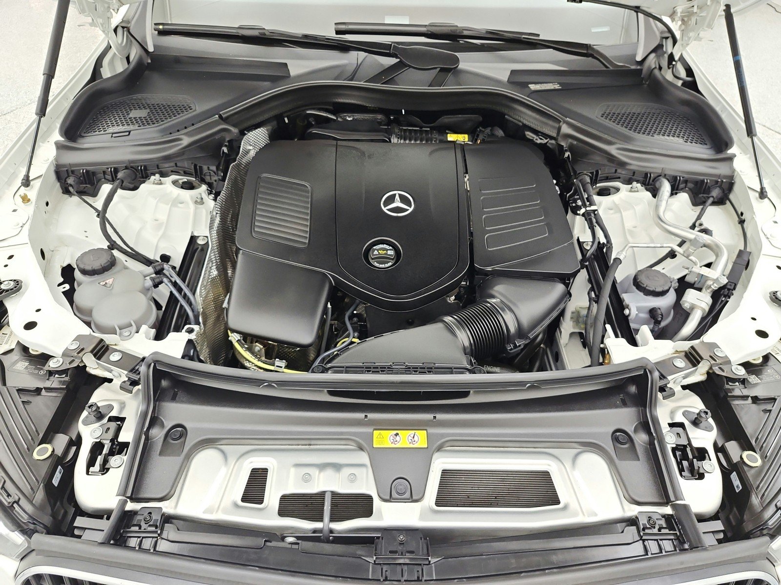 Certified Used 2024 Polar White Mercedes-Benz GLC 300 SUV image 16