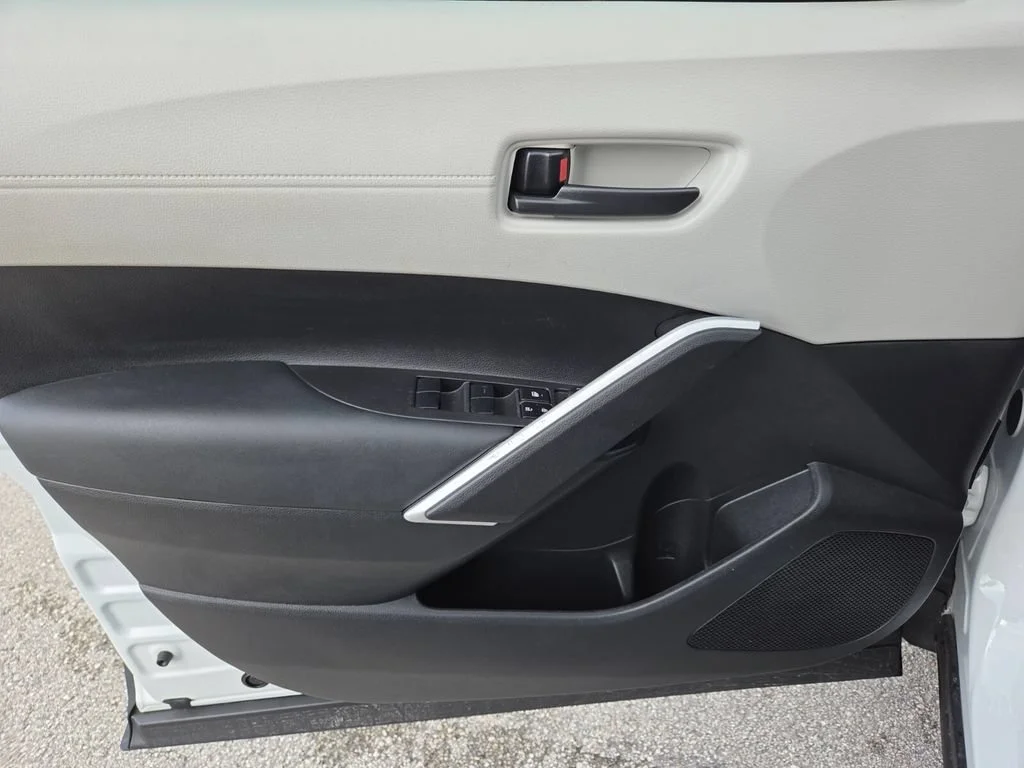 Used 2025 Pearl Toyota L image 30