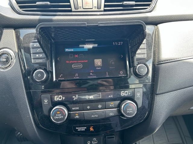 Used 2018 White Nissan SV image 25