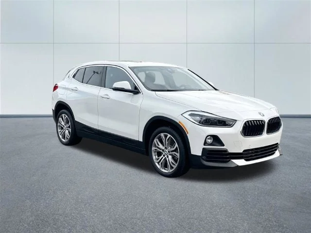 Used 2019 Alpine White BMW sDrive28i image 2