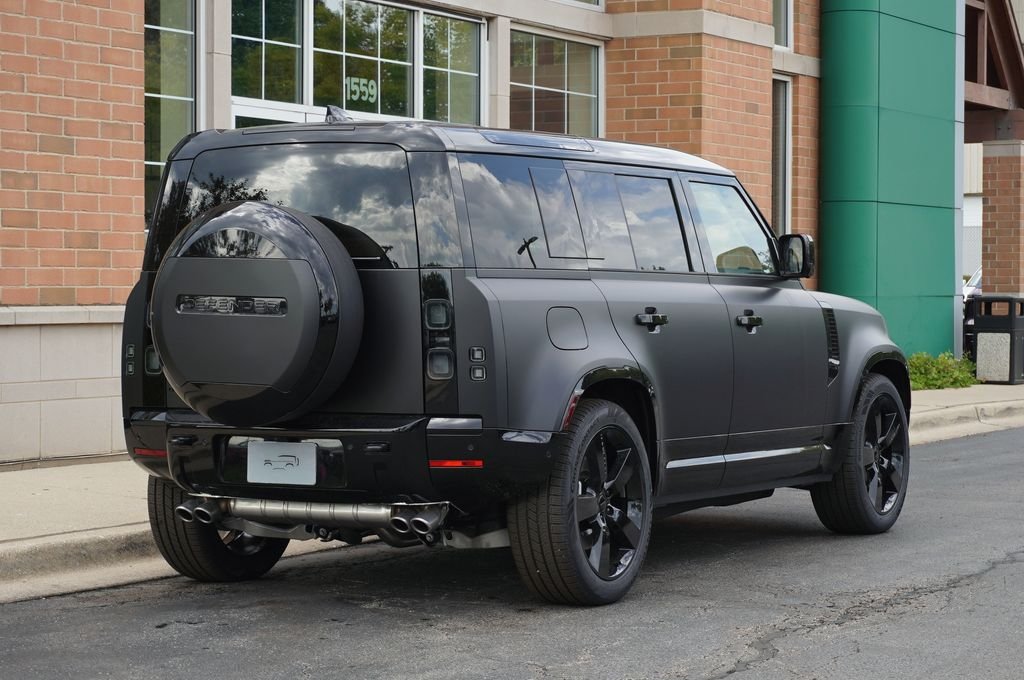 New 2026 Santorini Black Land Rover X-Dynamic SE image 6