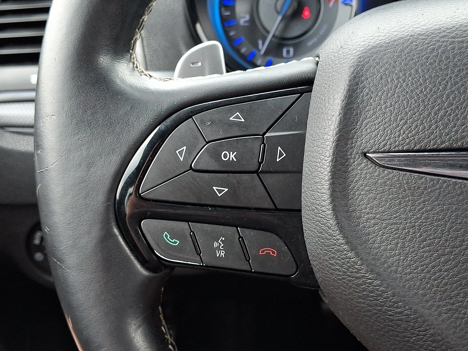 Used 2015 Bright White Clearcoat Chrysler 300S image 22
